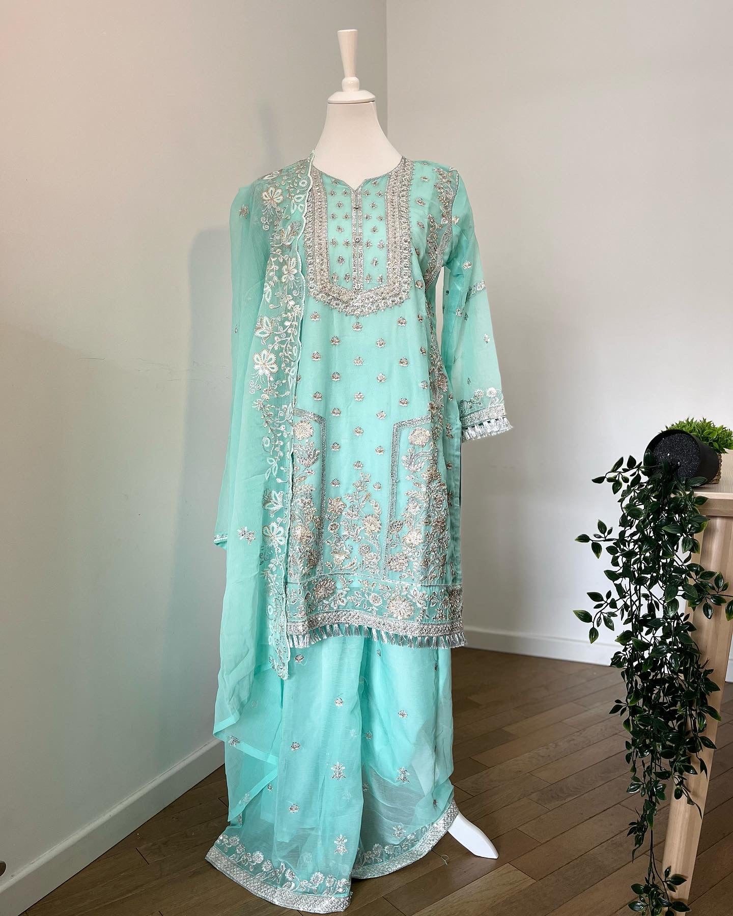 Salwar Kameez Zaina