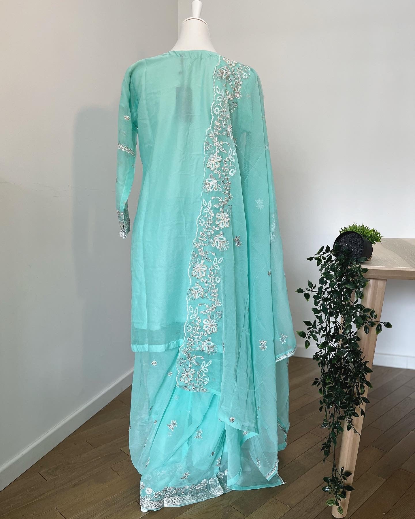 Salwar Kameez Zaina